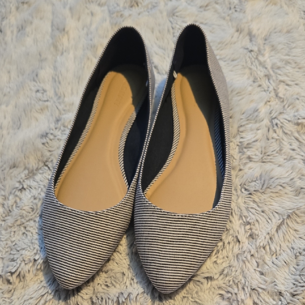 Old Navy - Navy Blue And White Chambray Striped Pointy Ballet Shoes Size 9